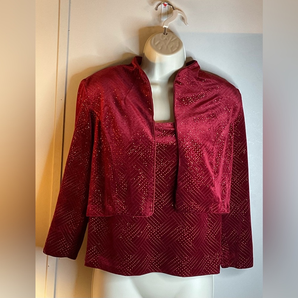 MADISON LEIGH | Cropped Blazer & Top | Red Shimmer | M